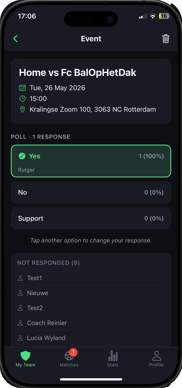 Wedstrijdevenement met een beschikbaarheidspoll en een lijst spelers die nog niet gereageerd hebben